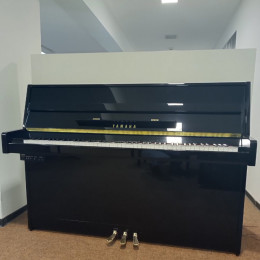 Yamaha b1 Silent von 2013 in Schwarz glänzend