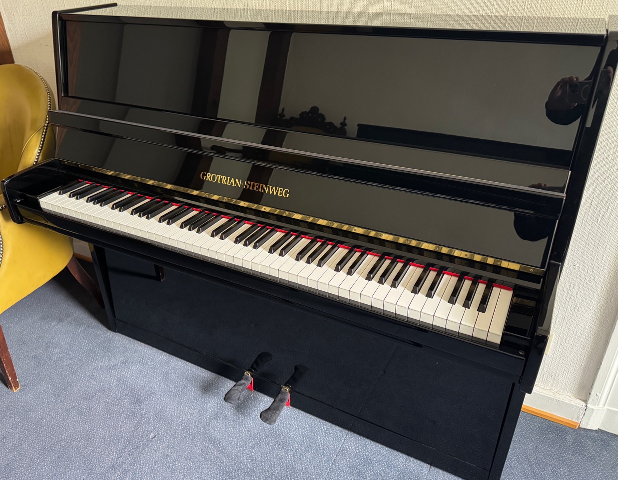 Grotrian-Steinweg 120 M von 1976 in Schwarz glänzend