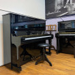 Yamaha U3 H von 1974 in Schwarz glänzend