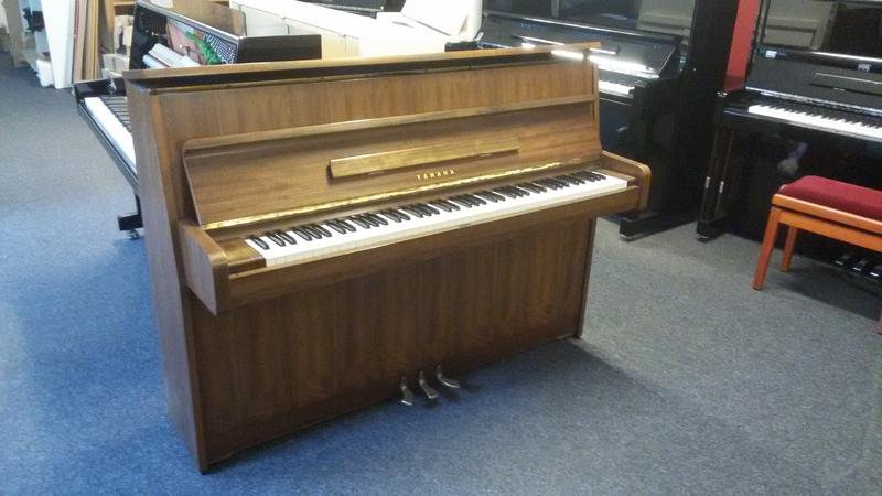 Yamaha M 1 von 1967 in Nussbaum matt