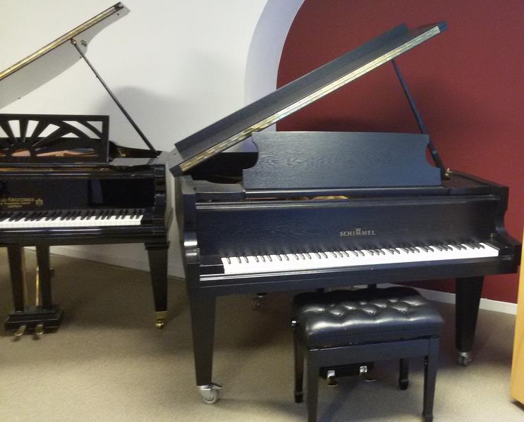 Schimmel 150 Eiche schwarz von 1986 in Schwarz matt