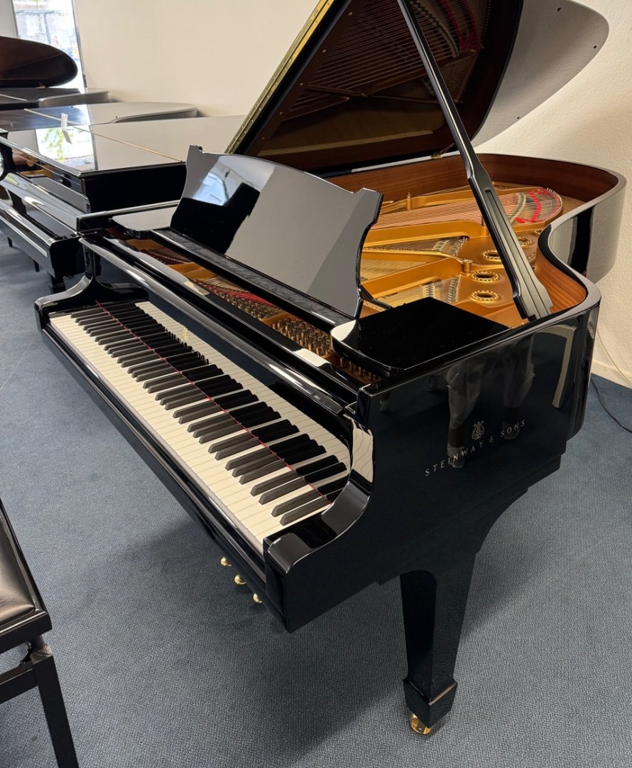 Steinway & Sons B-211 von 1882 in Schwarz glänzend