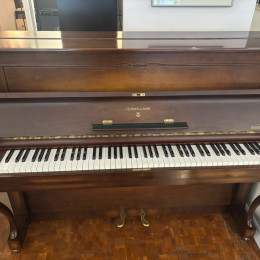 Steinway & Sons Z-114 Chippendale von 1960 in Nussbaum matt