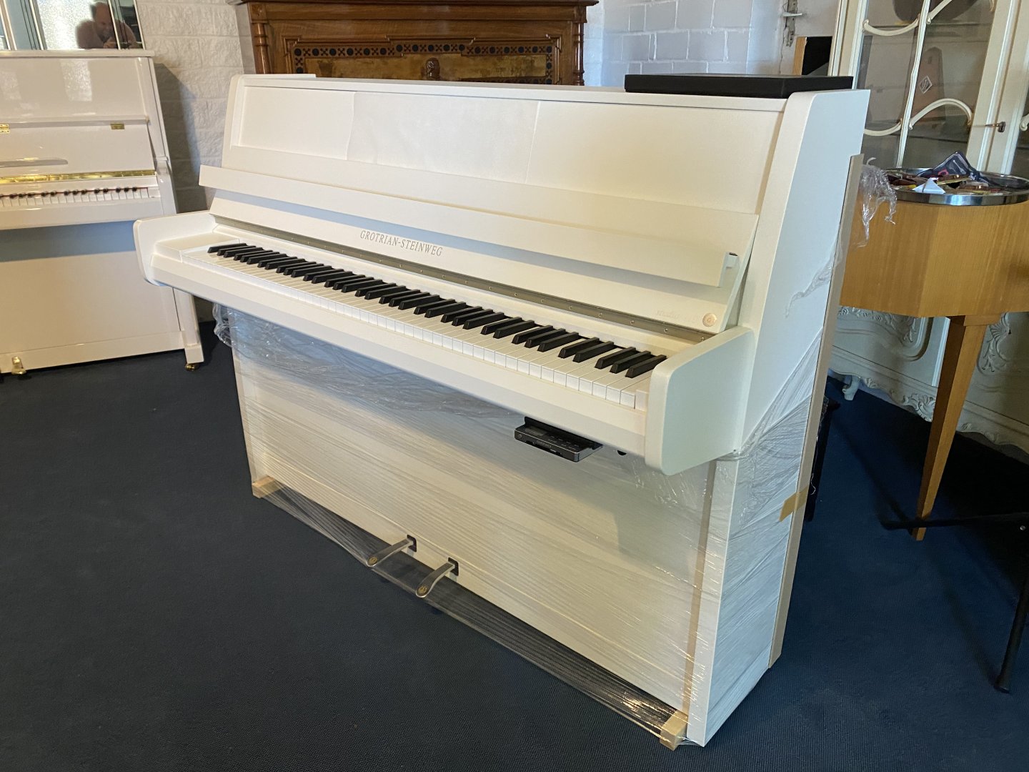 Grotrian-Steinweg 110 Studio Silent Weiß von 2019 in Weiß glänzend