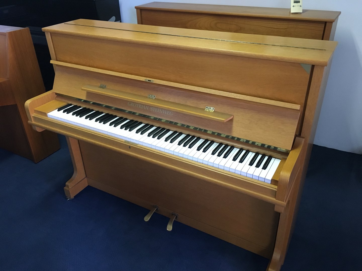 Grotrian-Steinweg 104 Eiche von 1992 in Eiche matt