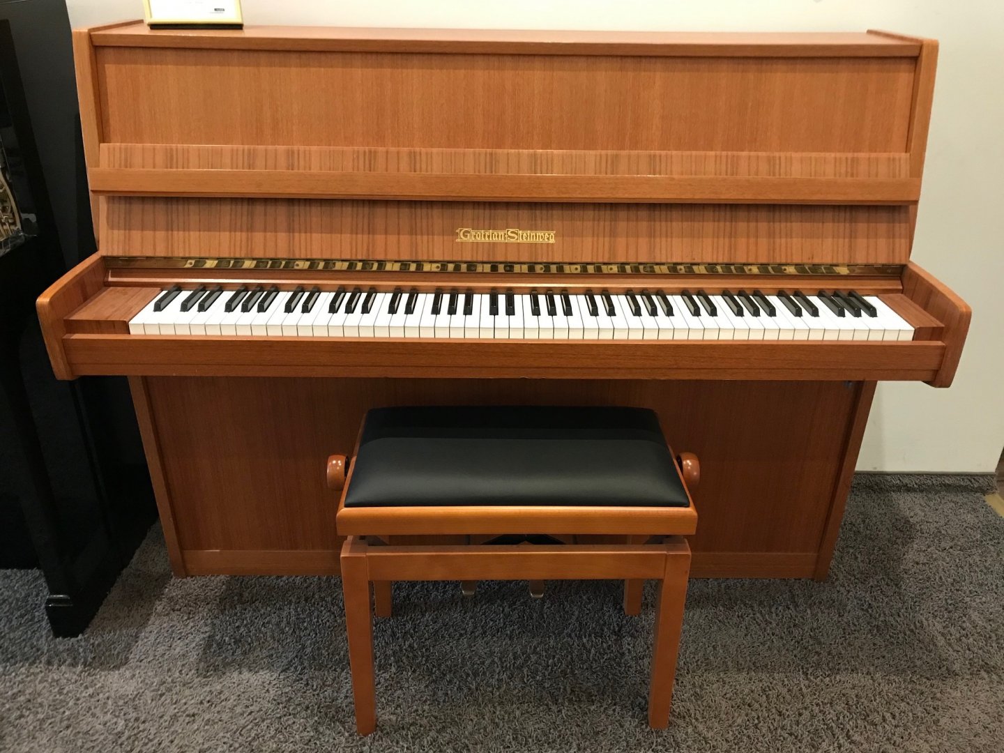 Grotrian-Steinweg Mod. 110 von 1974 in Nussbaum matt