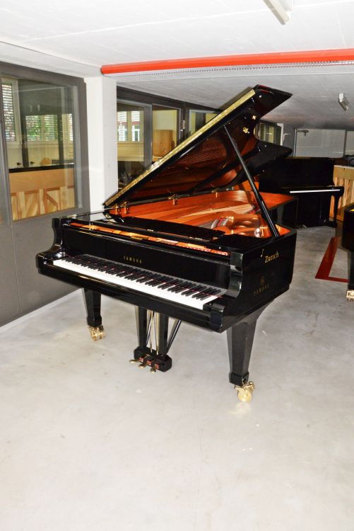 Yamaha CFIIIS, Konzert-Stellungsinstrument von 2001 in Schwarz glänzend