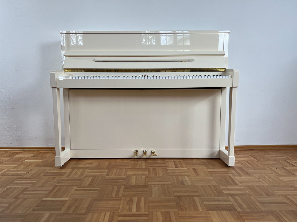 Schimmel W114 International von 1993 in Weiß glänzend