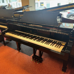 Steinway & Sons B 211 von 1990 in Schwarz glänzend