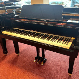 Yamaha C 3 von 2006 in Schwarz glänzend