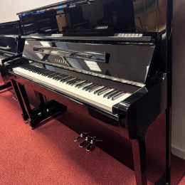 Yamaha P 121 G Silent von 2011 in Schwarz glänzend