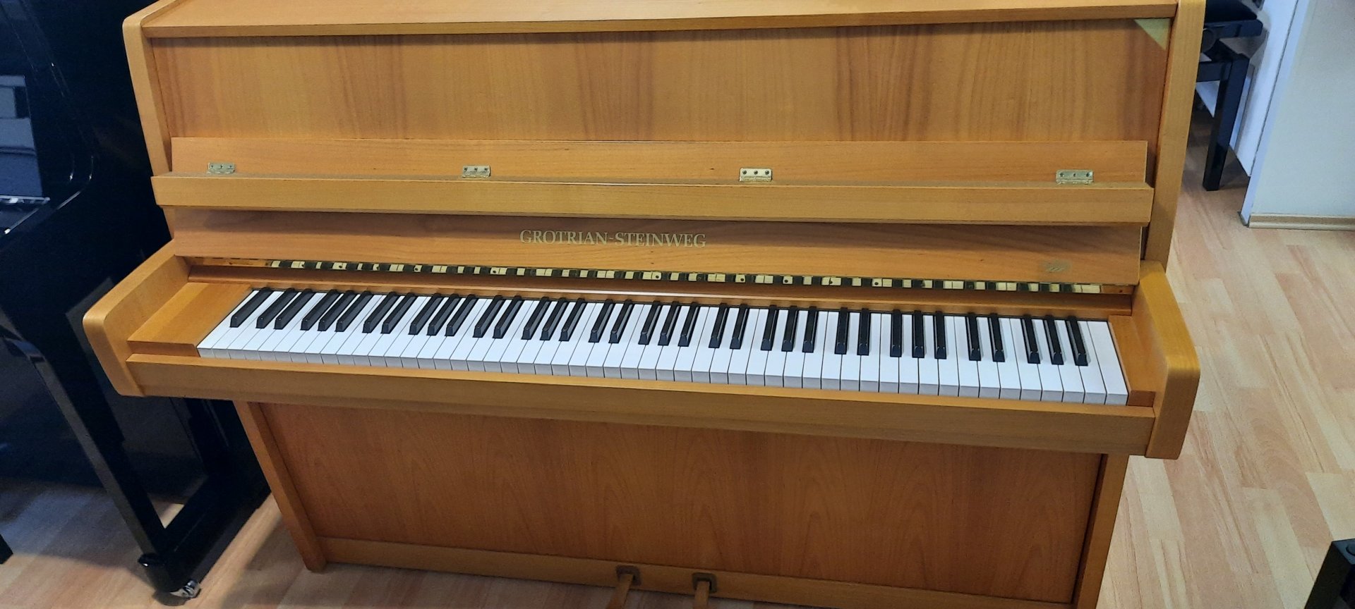 Grotrian-Steinweg 108 von 1992 in Kirschbaum matt