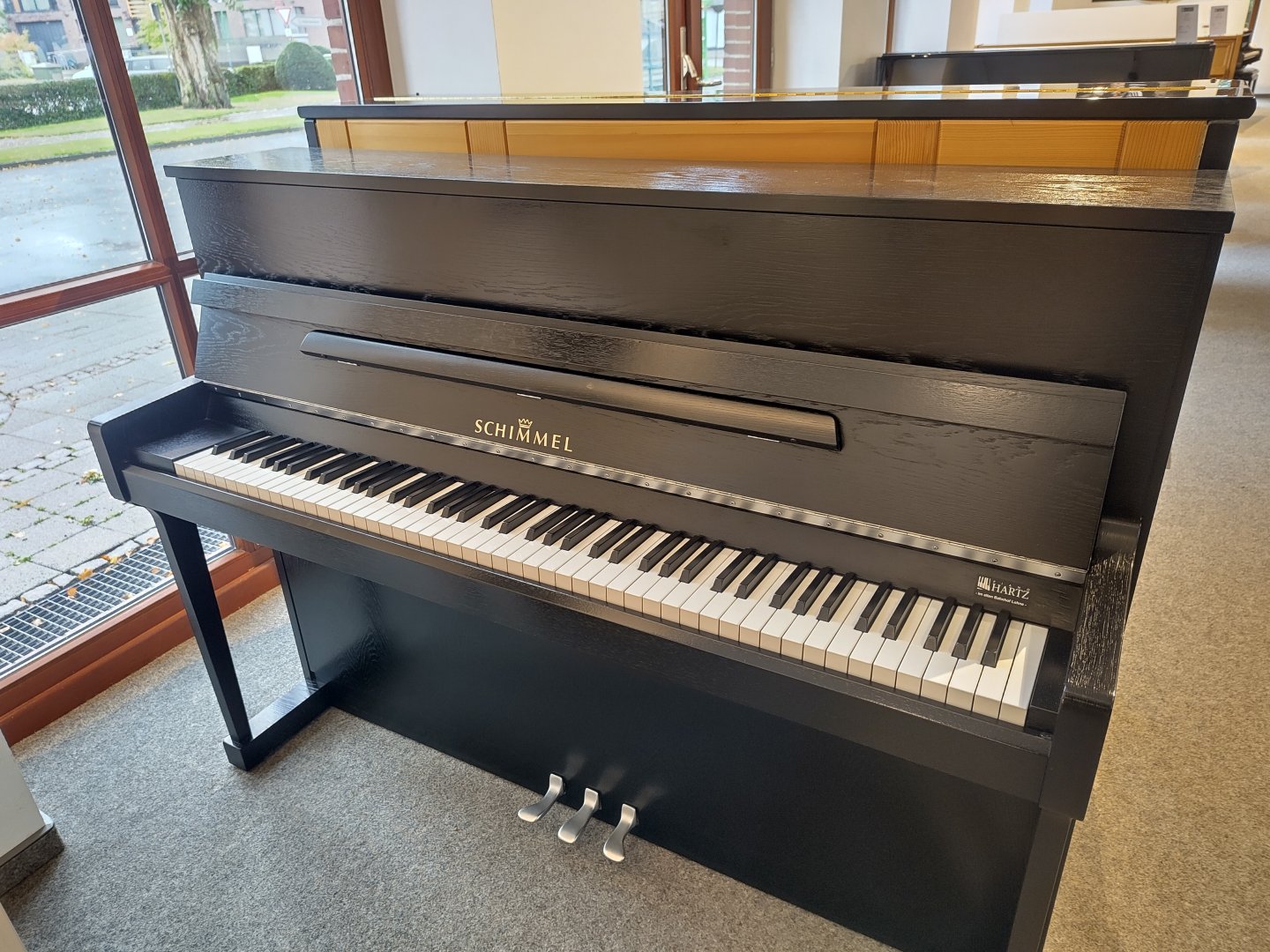 Schimmel 112 von 1988 in Schwarz matt