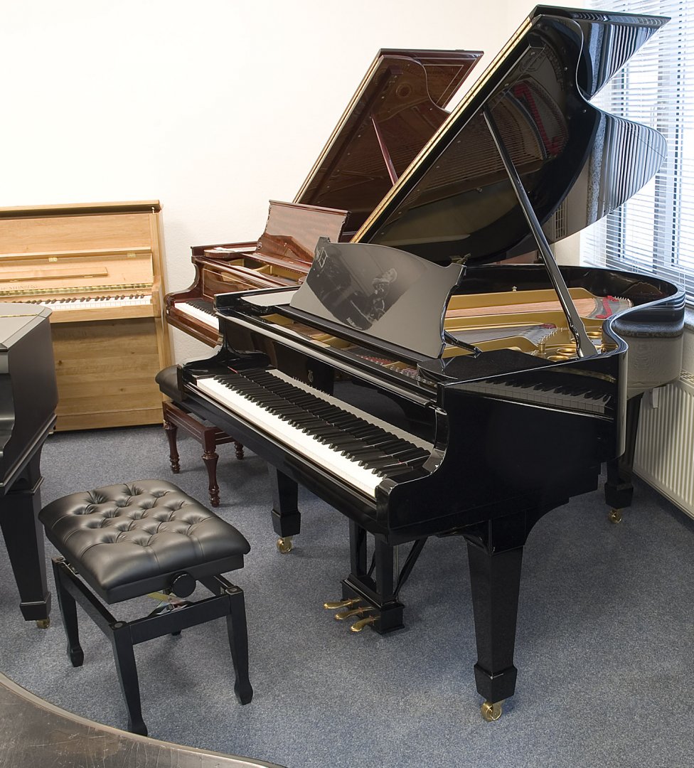 Steinway & Sons M-170 von 1920 in Schwarz glänzend