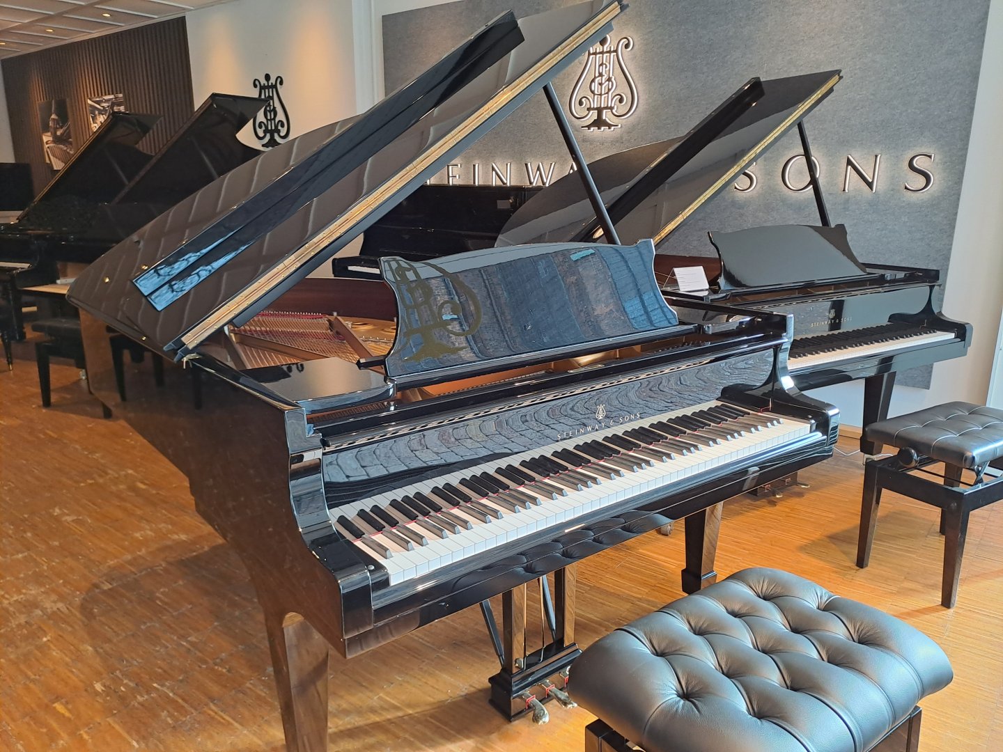 Steinway & Sons A-188 von 1985 in Schwarz glänzend