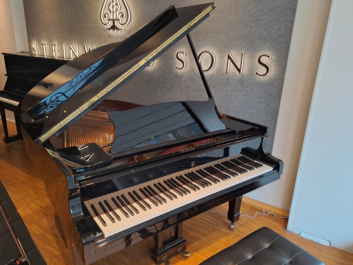 Steinway & Sons O-180 von 1966 in Schwarz glänzend