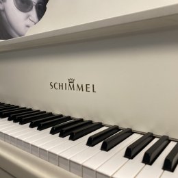 Schimmel 155 von 1962 in Weiß matt