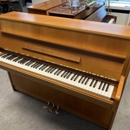 Yamaha M 104 N von 1977 in Nussbaum matt